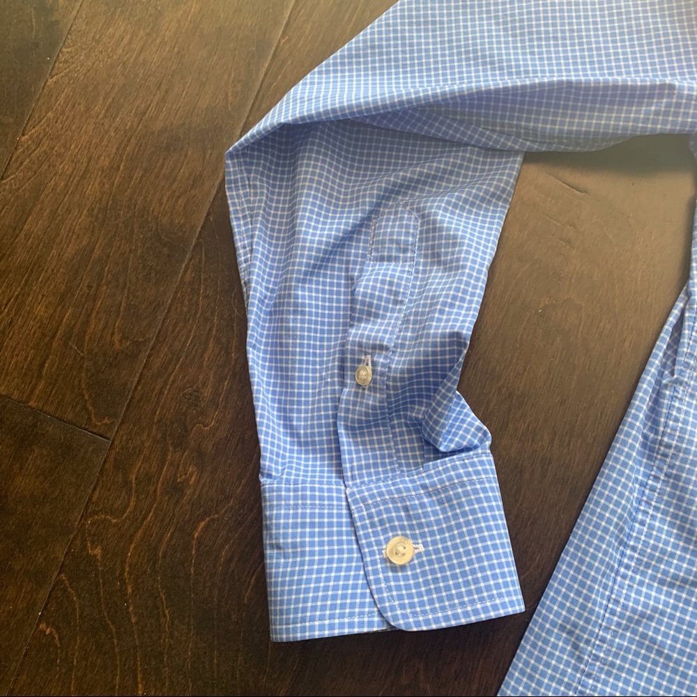 Vineyard Vines Button Down - image 3